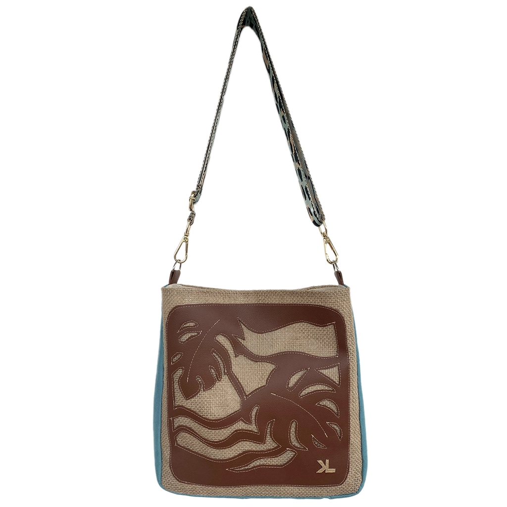 La besace KALIPSA by KerdeL Créations, en toile de jute, simili-cuir marron, suédine turquoise. Décoration feuilles tropicales.